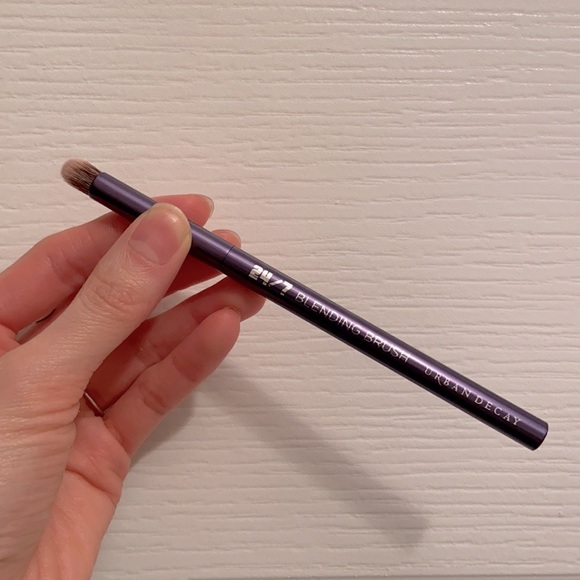 Urban Decay 24/7 Eyeshadow Blending Brush - Picture 2 of 3